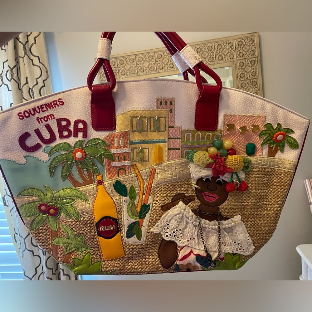 RARE & 100% AUTHENTIC Vintage Braccialini Leather “Souvenirs from Cuba” Bag.